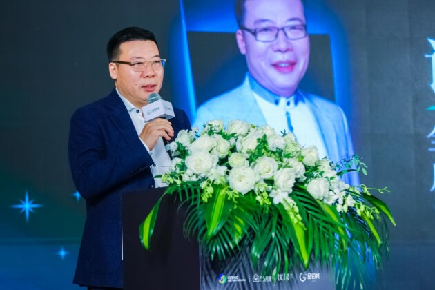 全国工商联家具装饰业商会副会长、月星家居新零售连锁集团总裁许惊鸿 全国工商联家具装饰业商会副会长、月星家居新零售连锁集团总裁许惊鸿