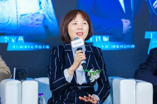 山东华建铝业集团有限公司常务副总裁、中欧节能门窗产业发展联盟执行主席兼秘书长、 易欧思门窗董事长丁三莲 山东华建铝业集团有限公司常务副总裁、中欧节能门窗产业发展联盟执行主席兼秘书长、 易欧思门窗董事长丁三莲