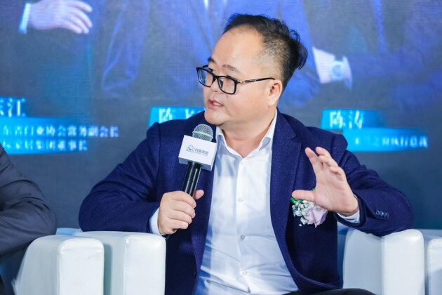 广东省门业协会常务副会长、新标家居集团董事长黄东江 广东省门业协会常务副会长、新标家居集团董事长黄东江